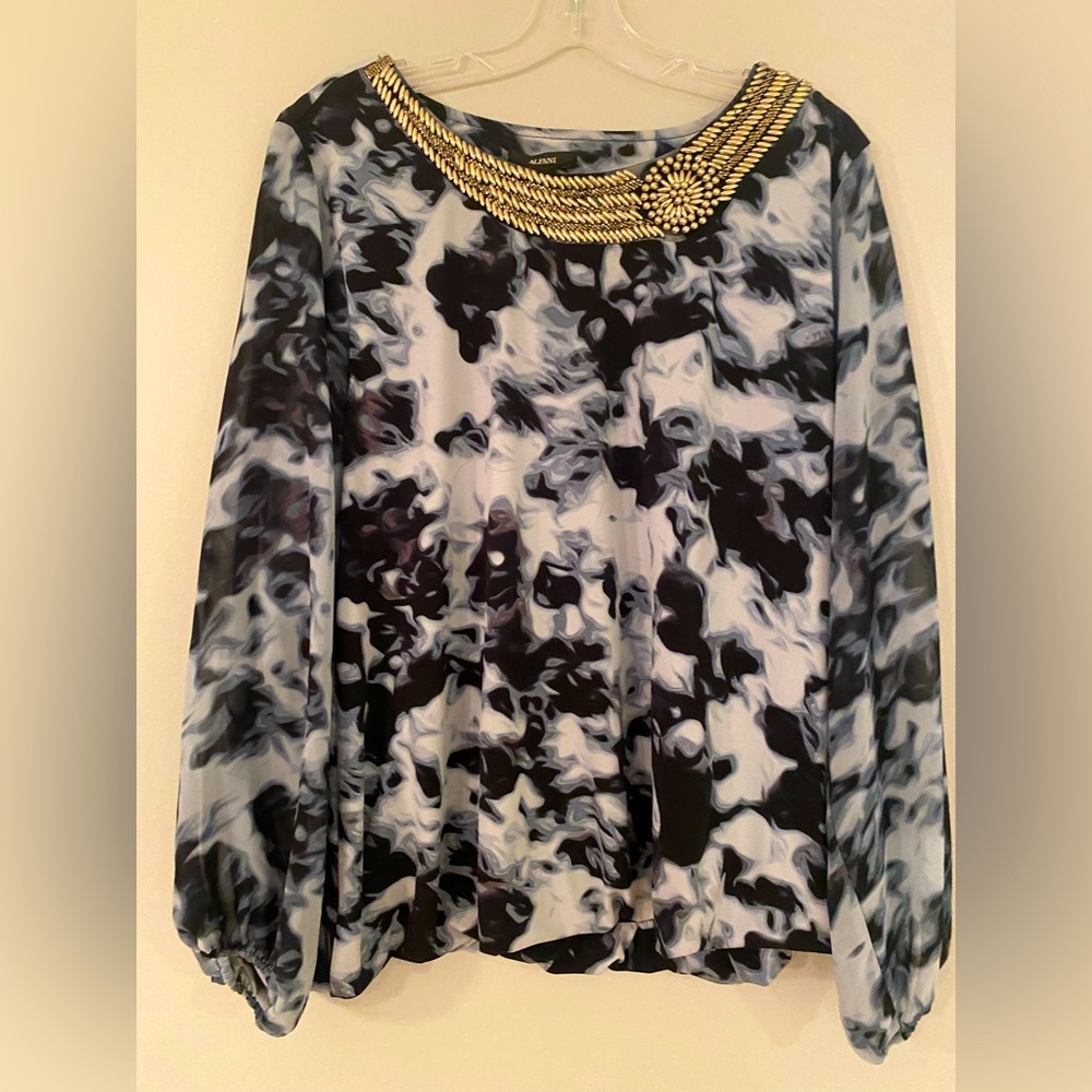 Beautiful Alfani Top. XL. Perfect condition. Colors Black, light blue, gray